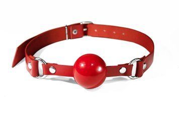 Кляп силіконовий Feral Feelings Silicon Ball Gag Red/Red, червоний ремінець, червона кулька SO8267 фото - купити в секс-шопі Чорний Кролик