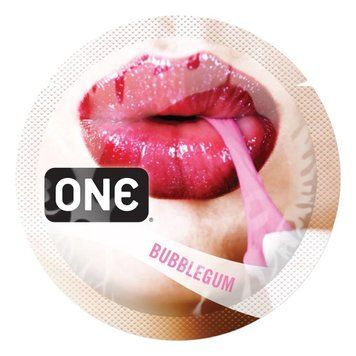 Ароматизований презерватив ONE FlavorWaves Bubblegum, 1 шт, фіолетовий, запах жувальної гумки SX0751 фото - купити в секс-шопі Чорний Кролик