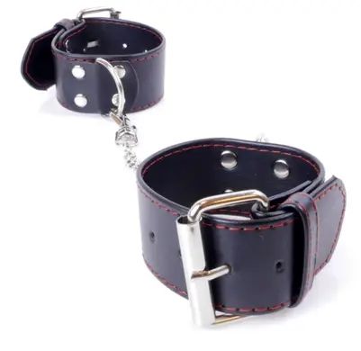 Наручники зі штучної шкіри Fetish Boss Series - Handcuffs with Red Line, BS3300115 BS3300115 фото - купити в секс-шопі Чорний Кролик