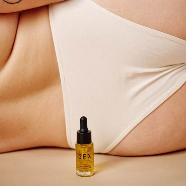 Заспокійлива олія для анального сексу Bijoux Indiscrets Slow Sex Anal Soothing Oil Before & After 15 мл SX3248 фото - купити в секс-шопі Чорний Кролик