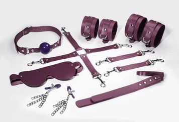 Набір Feral Feelings BDSM Kit 7 Burgundy, наручники, поножі, конектор, маска, падл, кляп, затискачі SO8278 фото - купити в секс-шопі Чорний Кролик