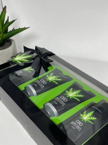 Набір для ванни і душу CBD Luxe Gift set-GREEN TEA & HEMP OIL ( 4 предмета ) PHA248 фото - купити в секс-шопі Чорний Кролик