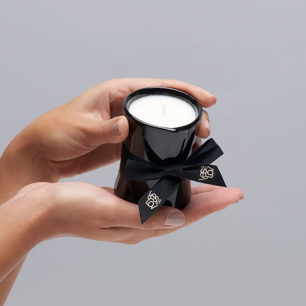 Масажна свічка YESforLOV MASSAGE CANDLE with titillating scent 120 г, пряний аромат, віск + олії SX4535 фото - купити в секс-шопі Чорний Кролик