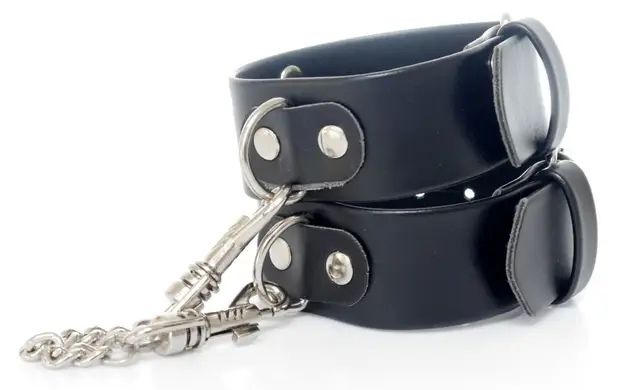 Наручники зі штучної шкіри Fetish Boss Series - Handcuffs with studs, BS3300093 BS3300093 фото - купити в секс-шопі Чорний Кролик