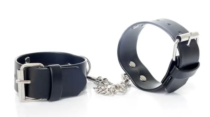 Наручники зі штучної шкіри Fetish Boss Series - Handcuffs with studs, BS3300093 BS3300093 фото - купити в секс-шопі Чорний Кролик