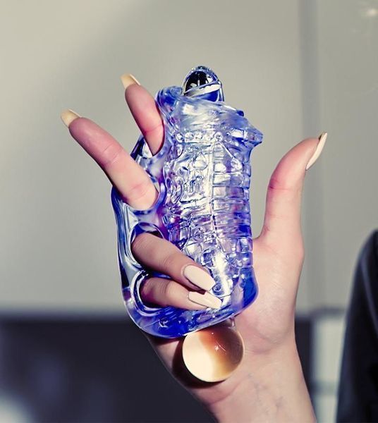 Мастурбатор Fleshlight Fleshskins Grip Blue Ice, надійна фіксація на руці, відмінно для пар та мінета F16623 фото - купити в секс-шопі Чорний Кролик