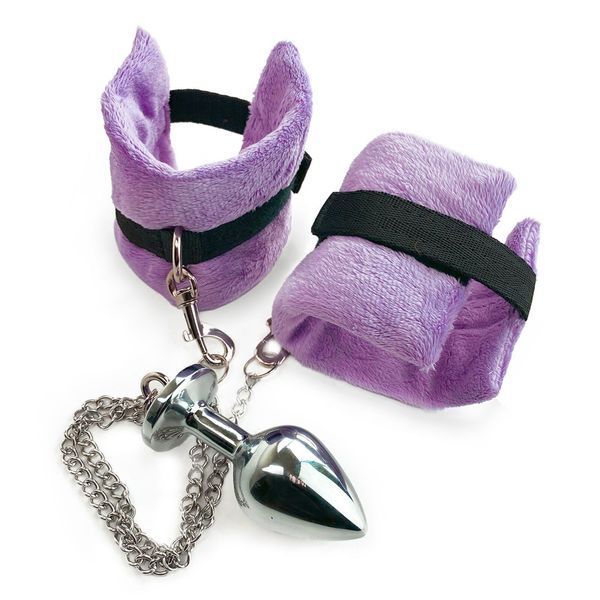 Наручники з металевою анальною пробкою Art of Sex Handcuffs with Metal Anal Plug size M Purple SO6183 фото - купити в секс-шопі Чорний Кролик