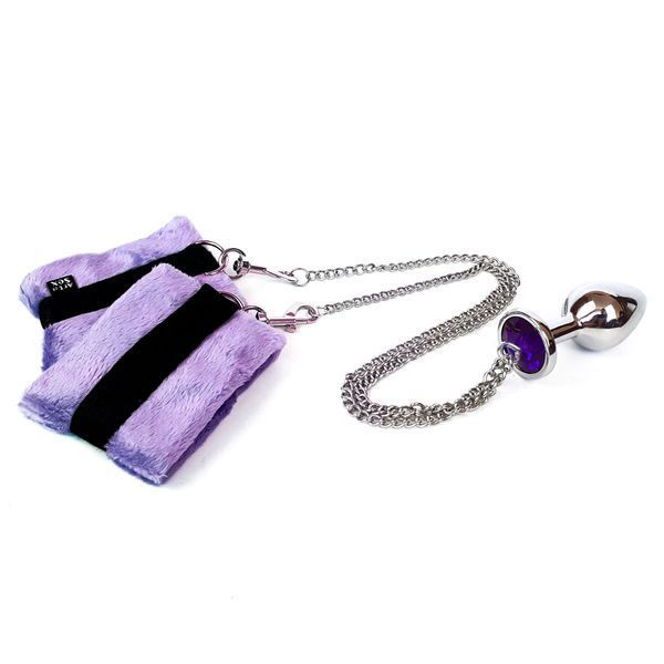 Наручники з металевою анальною пробкою Art of Sex Handcuffs with Metal Anal Plug size M Purple SO6183 фото - купити в секс-шопі Чорний Кролик