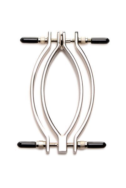 Затискач для статевих губ Master Series: Pussy Tugger Adjustable Vagina Clamp with Chain SO8797 фото - купити в секс-шопі Чорний Кролик