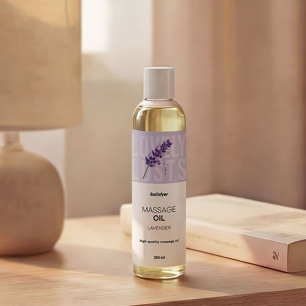 Масажна олія Satisfyer Massage Oil Lavender 250 мл SX2703 фото - купити в секс-шопі Чорний Кролик