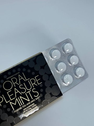 М'ятні цукерки для орального сексу Bijoux Indiscrets Slow Sex Oral Pleasure Mints – Peppermint SO5939 фото - купити в секс-шопі Чорний Кролик