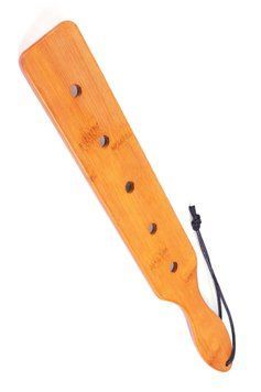 Падл Fetish Tentation &mdash; Paddle 5 Holes Bamboo, упакований у ПЕ пакет SO7008 фото - купити в секс-шопі Чорний Кролик