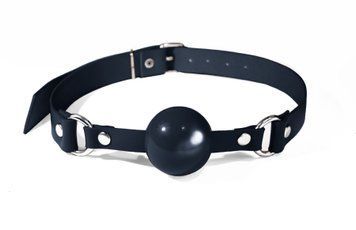 Кляп силіконовий Feral Feelings Silicon Ball Gag Black/Black, чорний ремінець, чорна кулька SO8265 фото - купити в секс-шопі Чорний Кролик